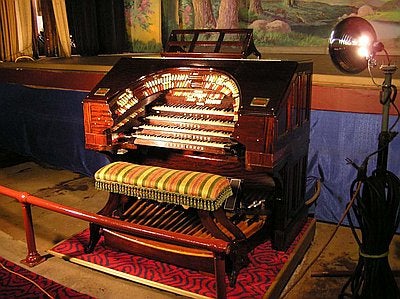 image of the organ in the theater
