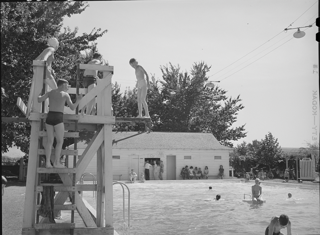 Swimming Pool, Athena, Oregon, July 1941. Image courtesy of the Library of Congress.