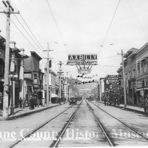 10th Avenue and Willamette St., looking north, 1913.