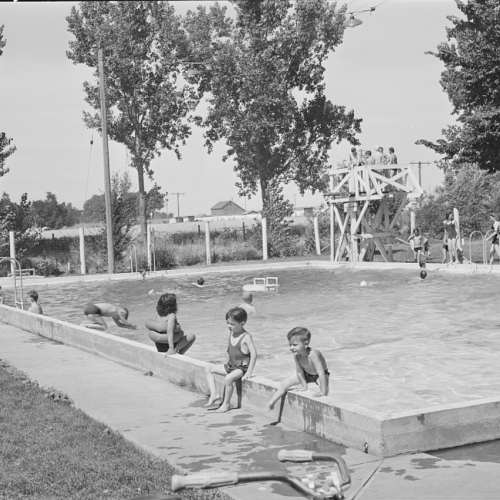 Swimming Pool, Athena, Oregon, July 1941. Image courtesy of the Library of Congress.